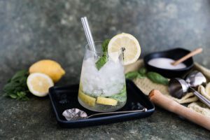 Rezept für süffigen Cocktail mit Zitronen
