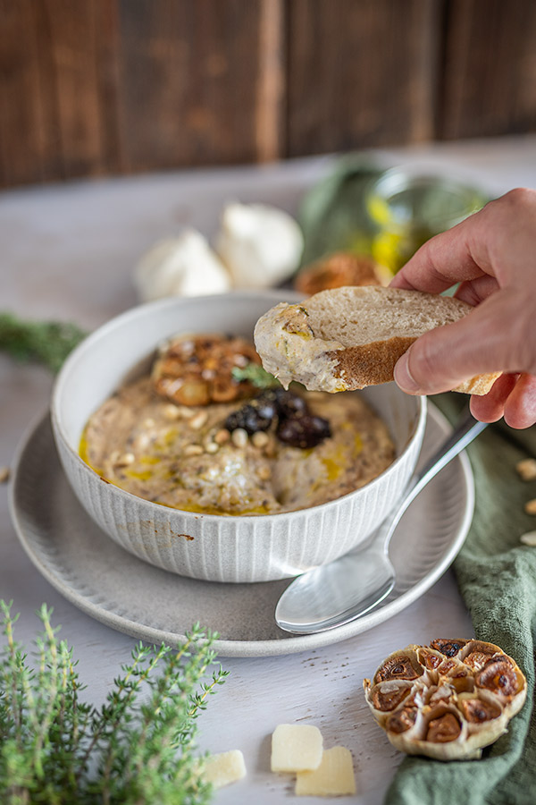 Ricotta Dip mit geröstetem Knoblauch