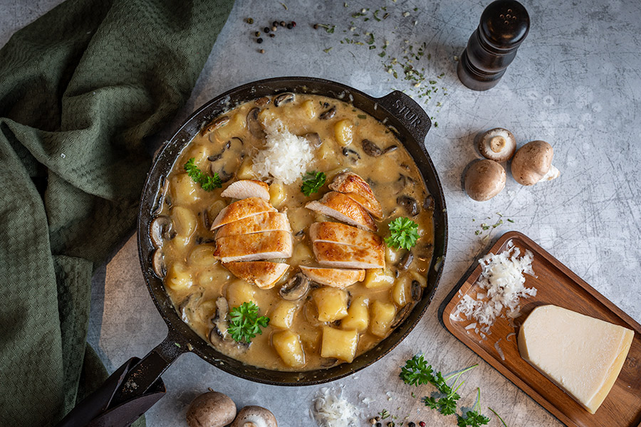 Gnocchi Pilz Pfanne mit cremiger Soße 8 Gnocchi in cremiger Käsesoße