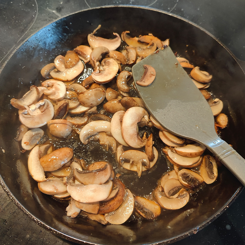 Gnocchi Pilz Pfanne mit cremiger Soße 18 Geschnittene Pilze dazu geben
