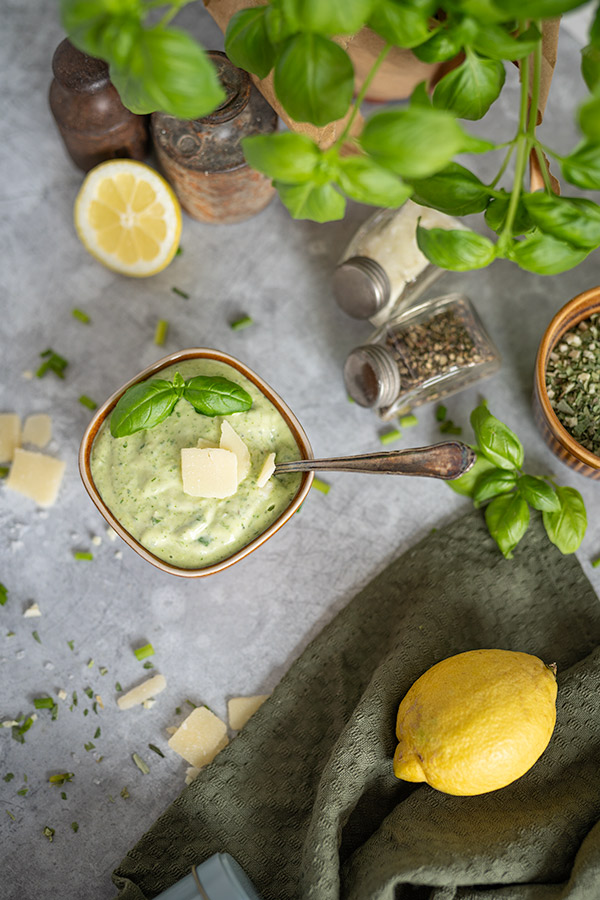 Leckeres Basilikum Dressing für Salate oder Bowls 2 Parmesan Basilikum Dressing