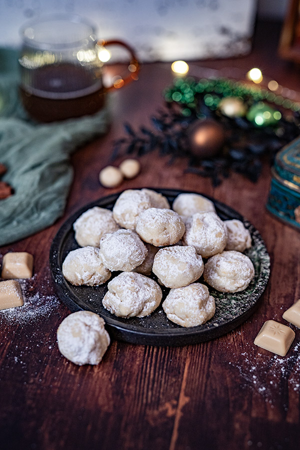 Schneeball Plätzchen mit weißer Schokolade