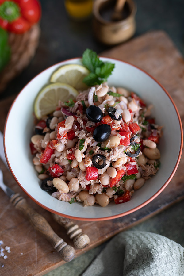 Weiße Bohnen Thunfisch Salat mit Zwiebeln und Oliven 4 Thunfischsalat mit weißen Bohnen