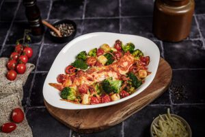 Lachs aus dem Airfryer mit Gnocchi und Brokkoli